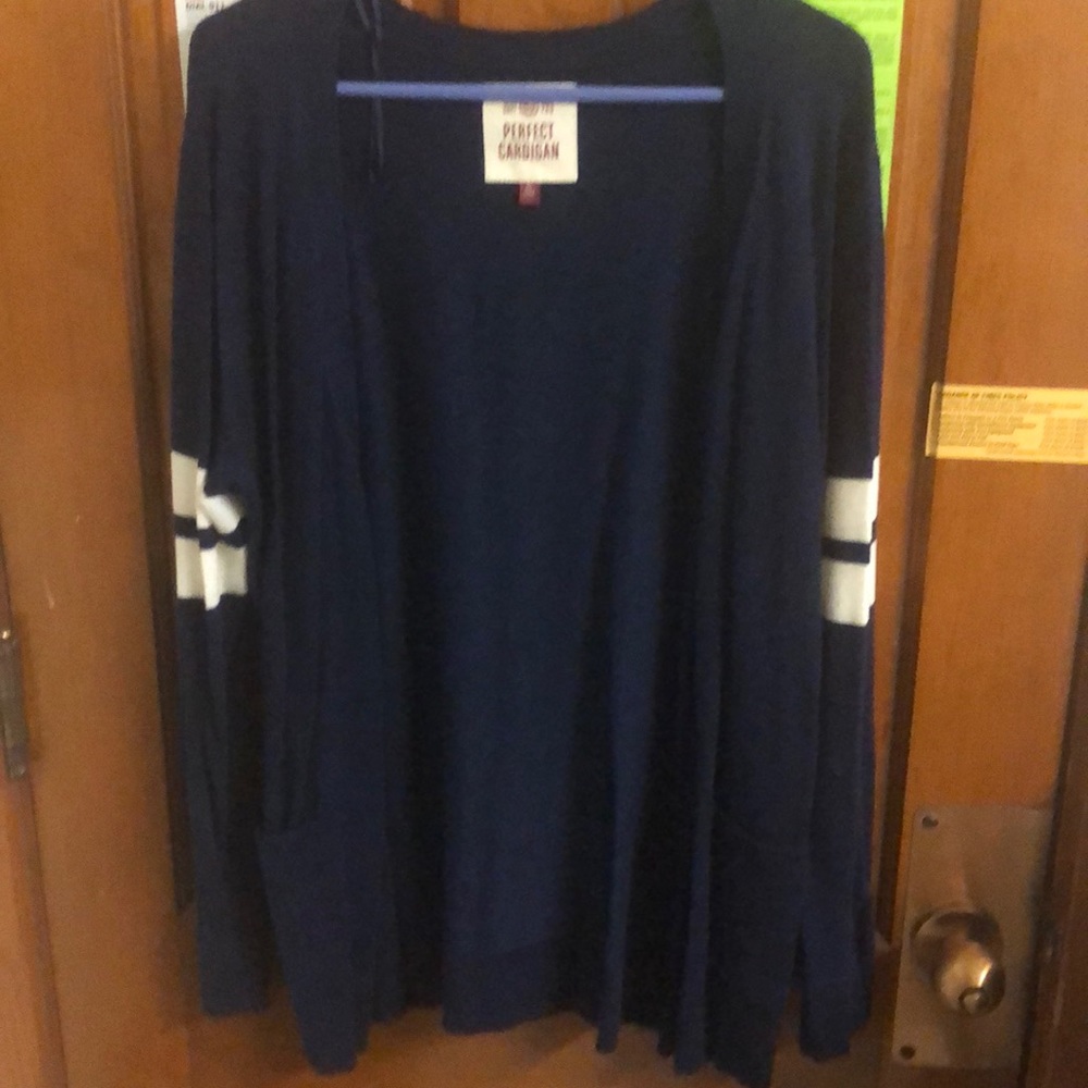 Size XL So navy and white cardigan